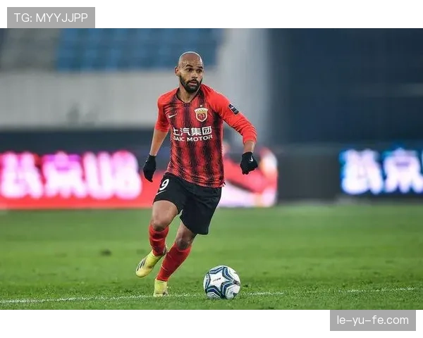 保利尼奥中场表现抢眼引热议,强势发挥能否助球队再攀高峰? 保利尼奥中场表现抢眼引热议,强势发挥能否助球队再攀高峰?