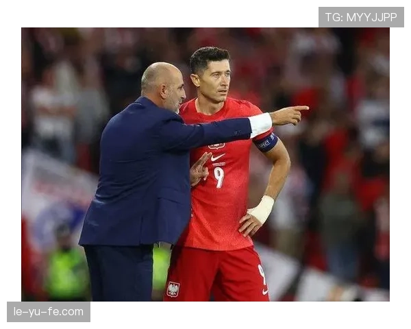 莱万多夫斯基国王杯决赛绝杀建功，助球队捧杯闪耀全场