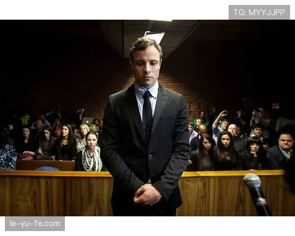 奥斯卡·皮斯托瑞斯这反差也太带劲了，硬核跑者气场和一副豪门日常同框，怎么看都像电视剧片段